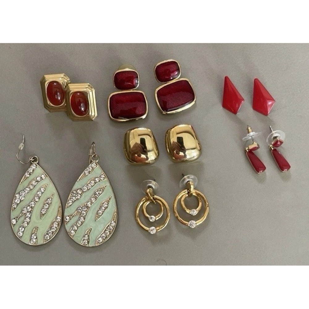 Vintage Lot Of 7 Pairs of Earrings Red Studs Gold Tone Hanging‎ Green